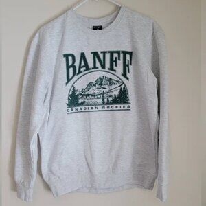 Banff Canadian Rockies Gray Crewneck Sweatshirt size Medium